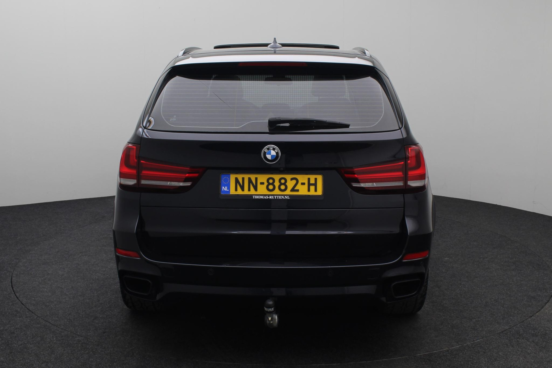 43177372-6.jpg