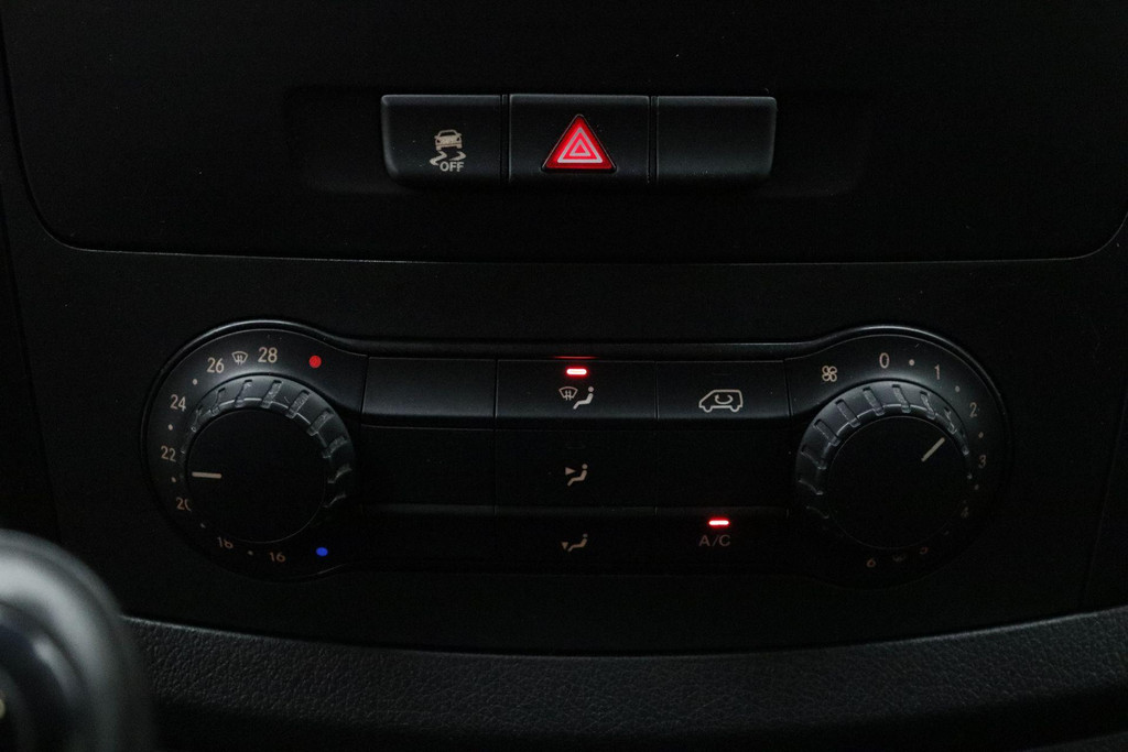 47032379-15.jpg