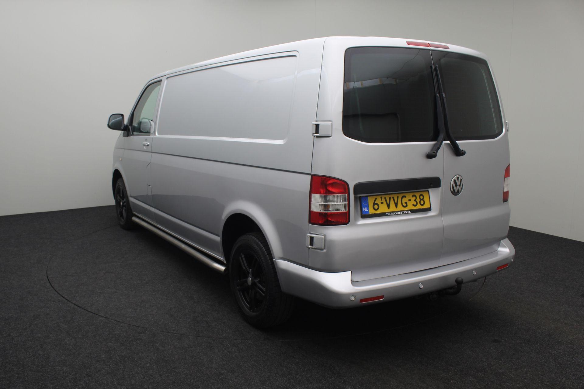 48442300-6.jpg