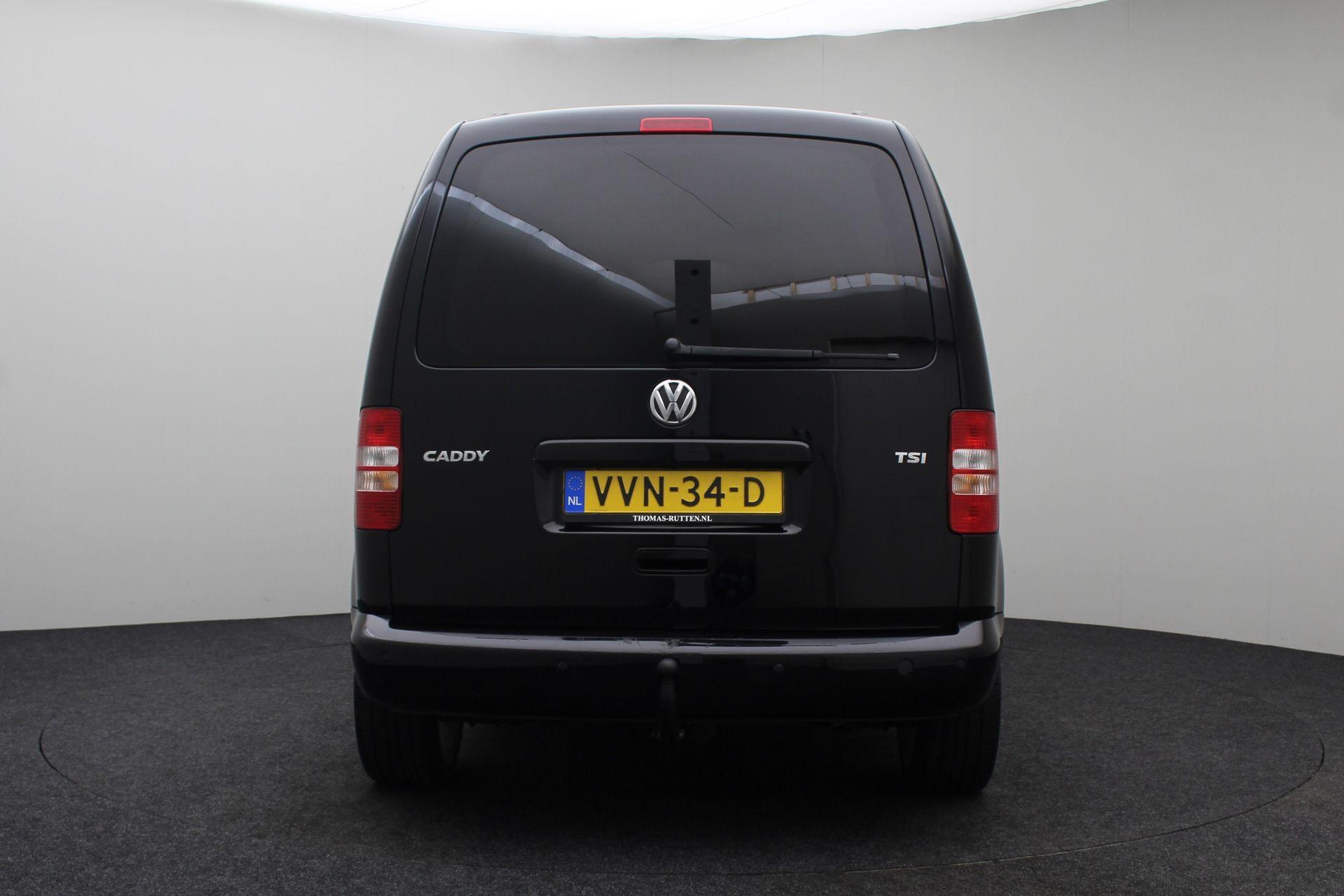 48541095-10.jpg