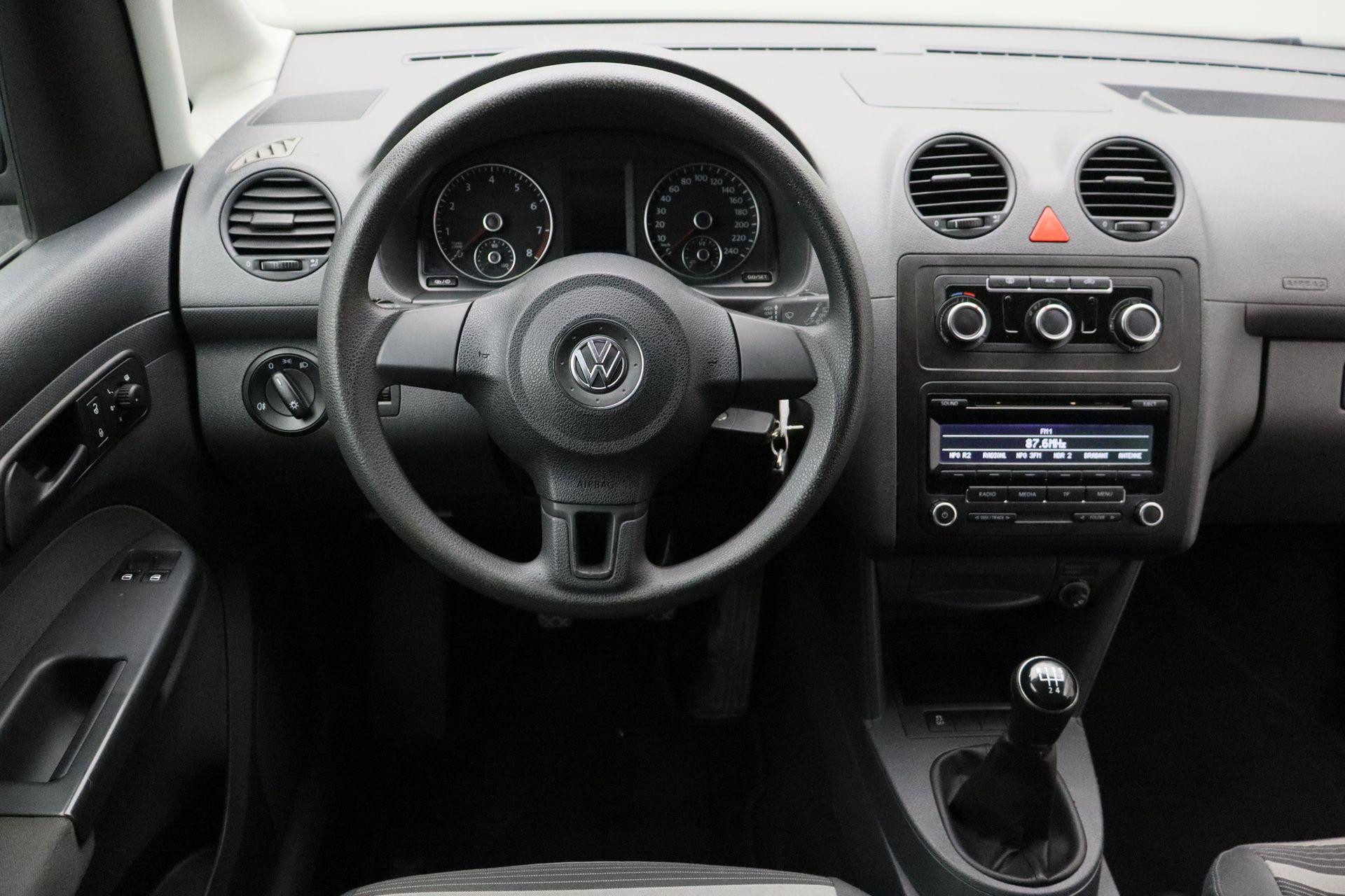 48541095-7.jpg