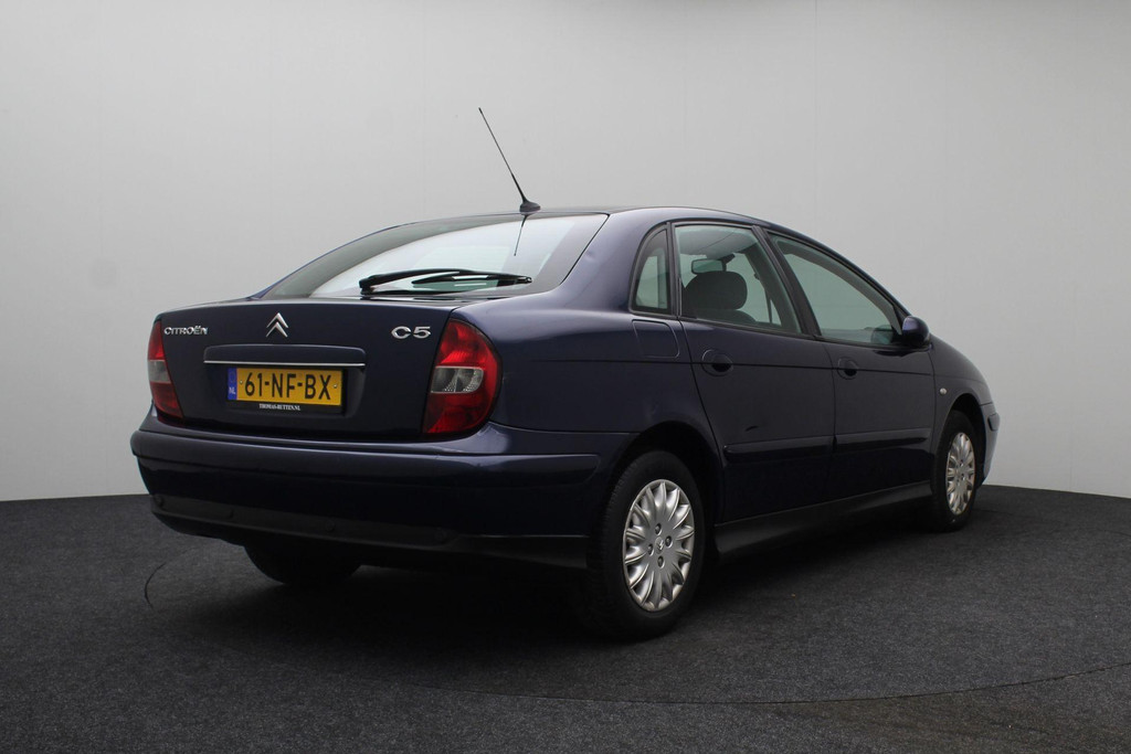 49405371-2.jpg