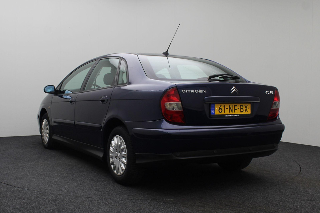 49405371-6.jpg
