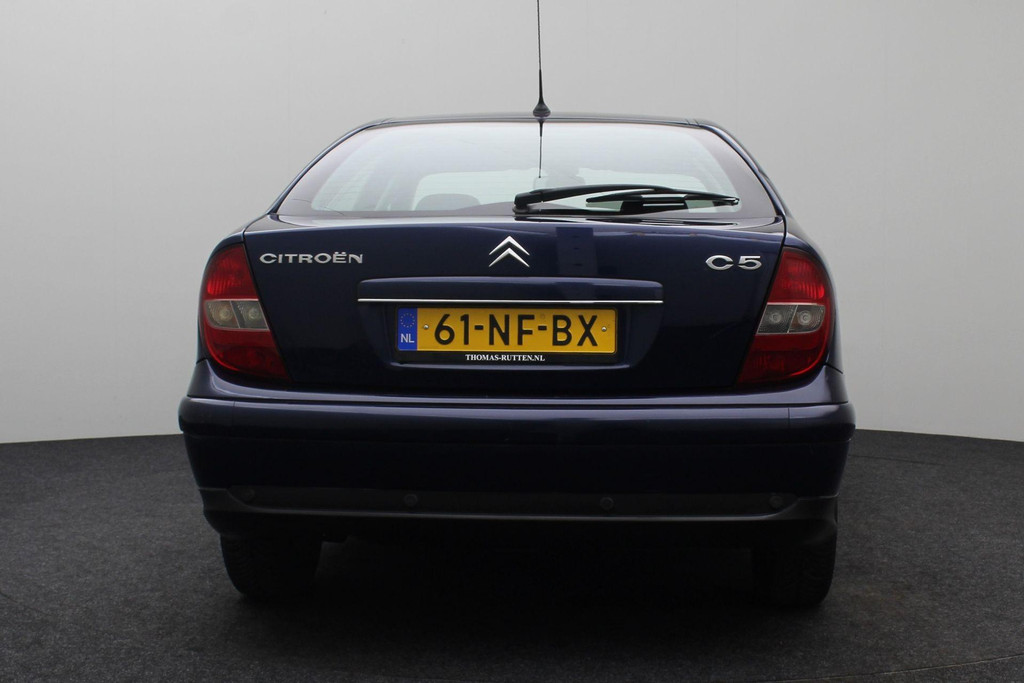 49405371-8.jpg