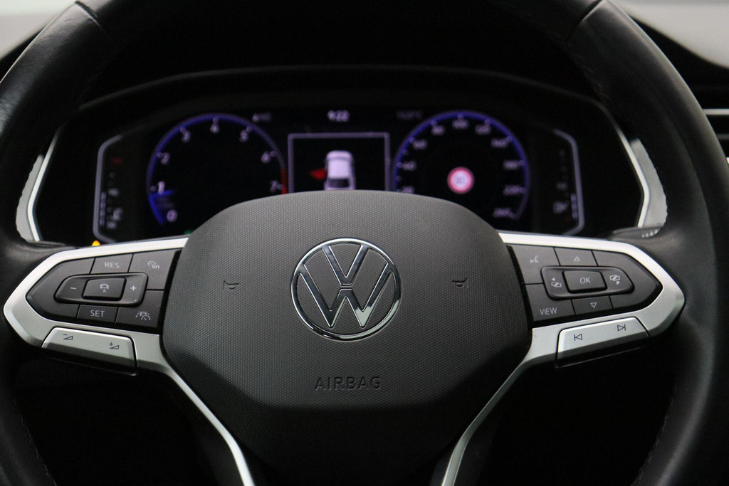 49494288-18.jpg