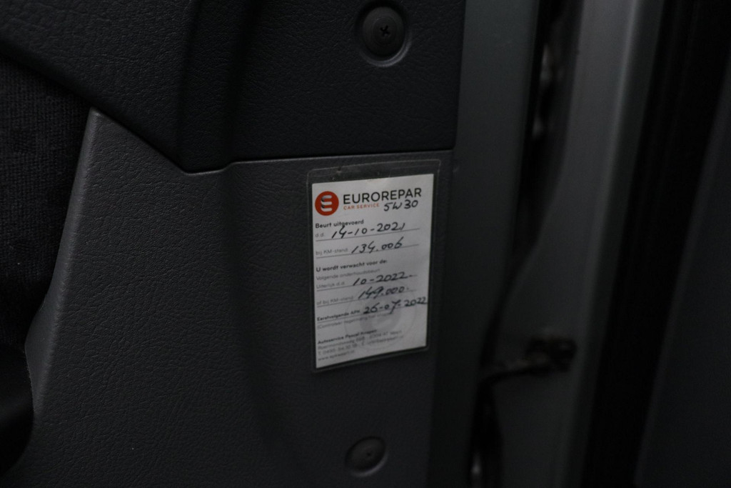 52643703-19.jpg