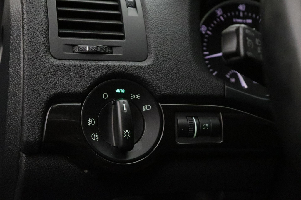 52644631-25.jpg