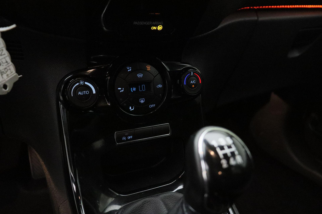 52648199-20.jpg