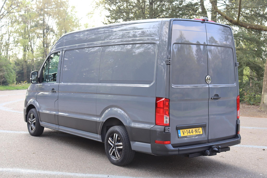 52796674-6.jpg