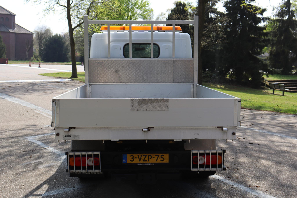 52796832-14.jpg