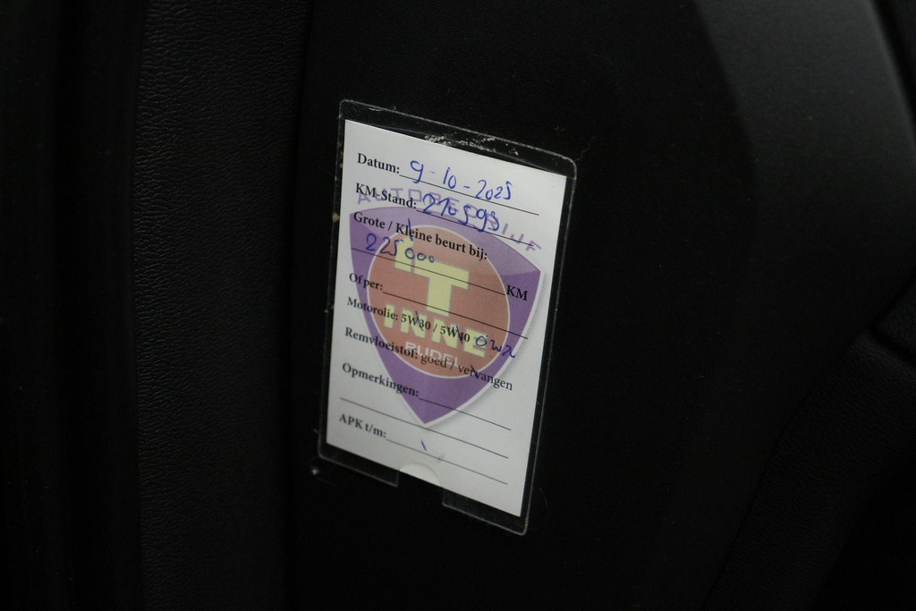 53384702-45.jpg