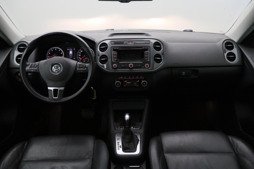 53432094-5.jpg