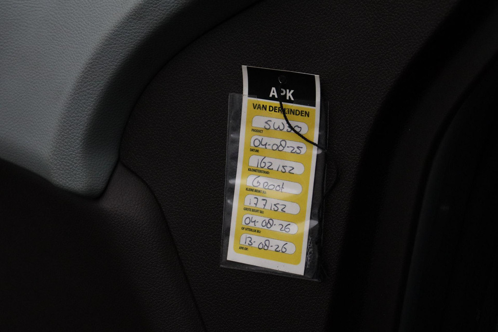 53601768-25.jpg