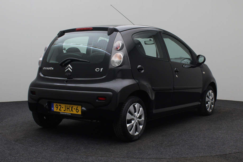 53989486-2.jpg