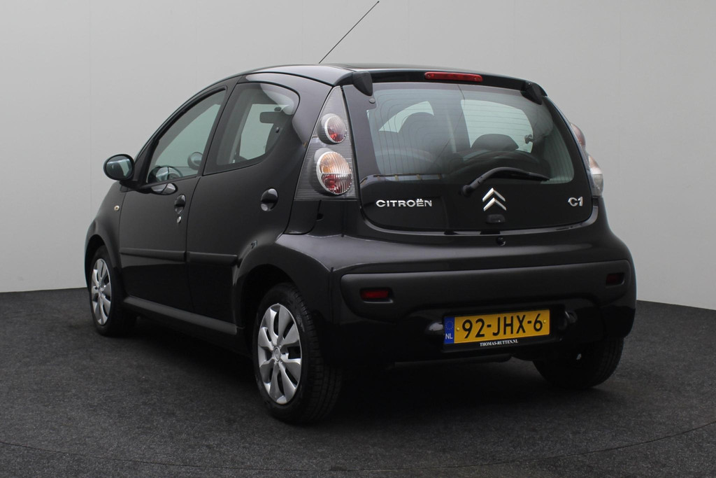 53989486-6.jpg