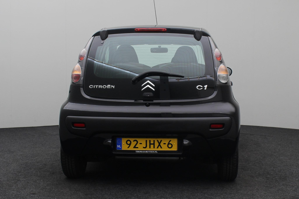 53989486-8.jpg