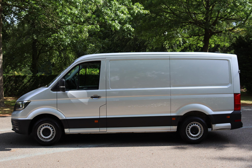 54182845-2.jpg