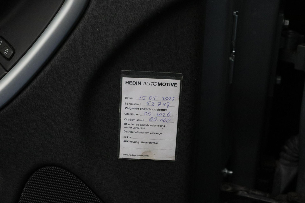 54210947-26.jpg