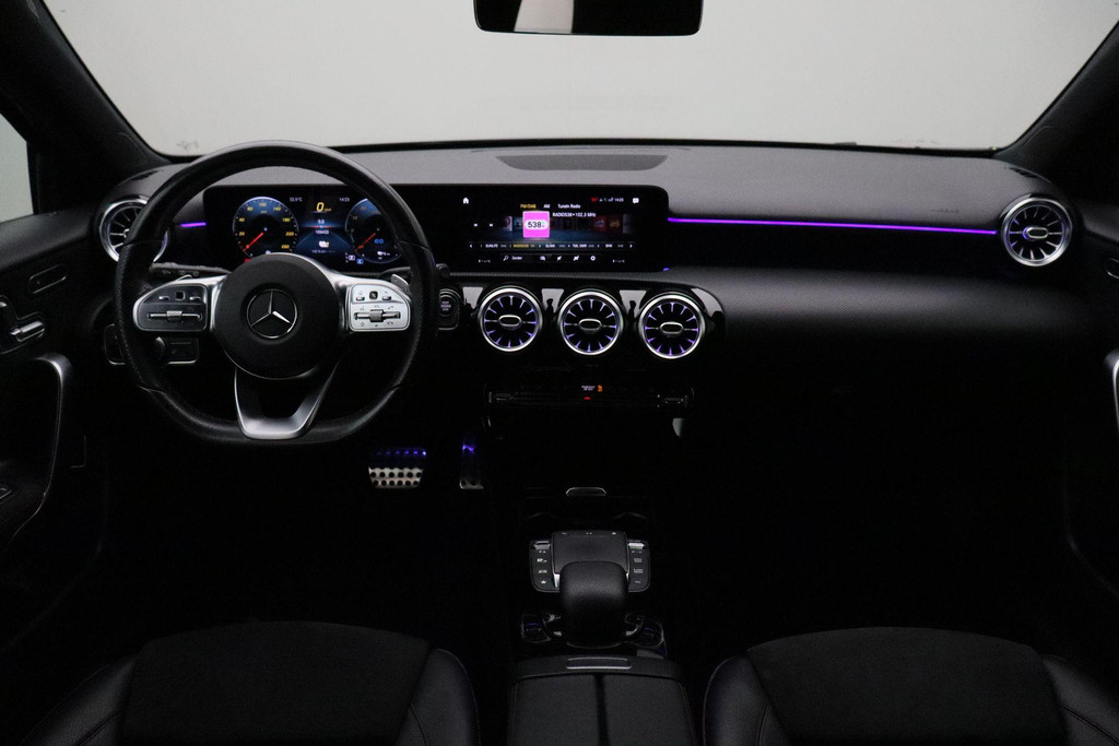 54232325-3.jpg