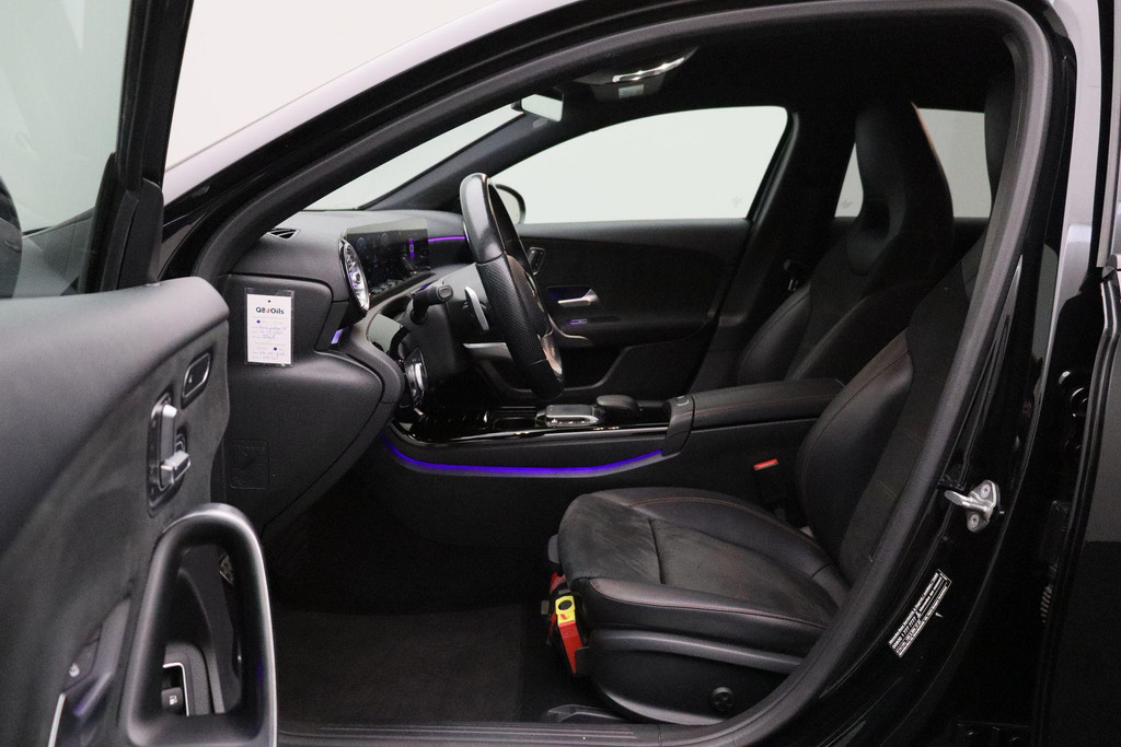 54232325-6.jpg