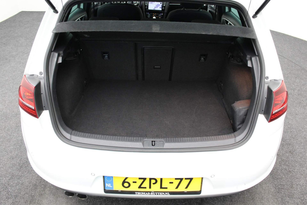 54990969-16.jpg