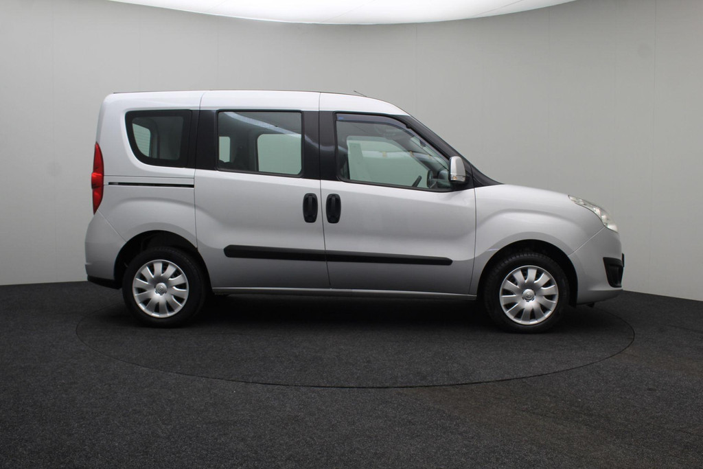 55107981-17.jpg