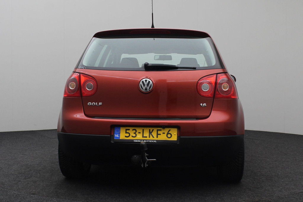 55842743-10.jpg