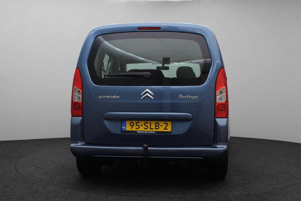 56048157-11.jpg
