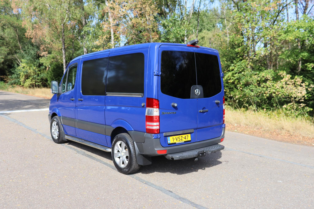 56207159-4.jpg