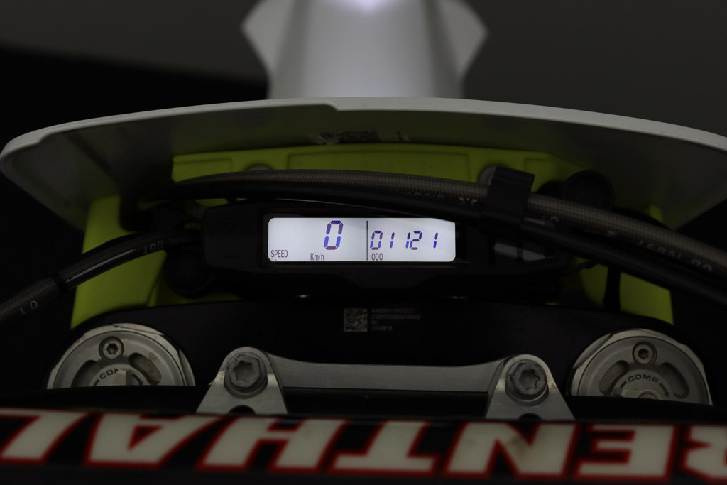 56572216-11.jpg