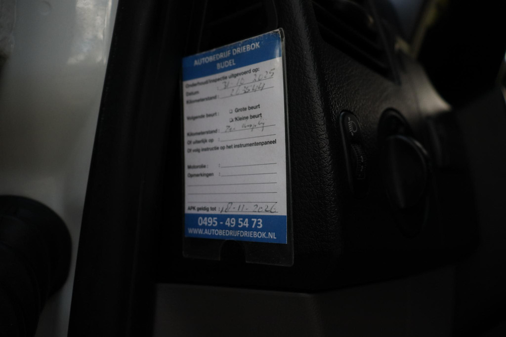 56578224-16.jpg