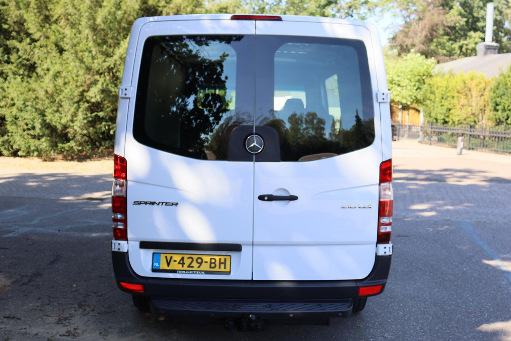56854459-8.jpg