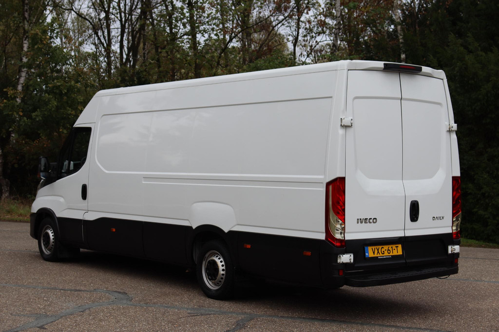 57528956-6.jpg