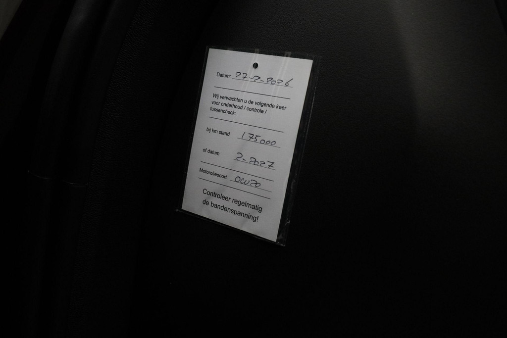 57619108-18.jpg