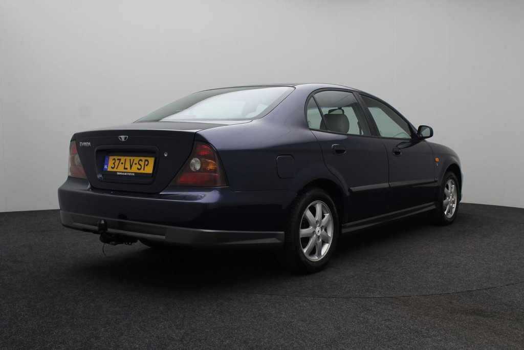 57623755-2.jpg
